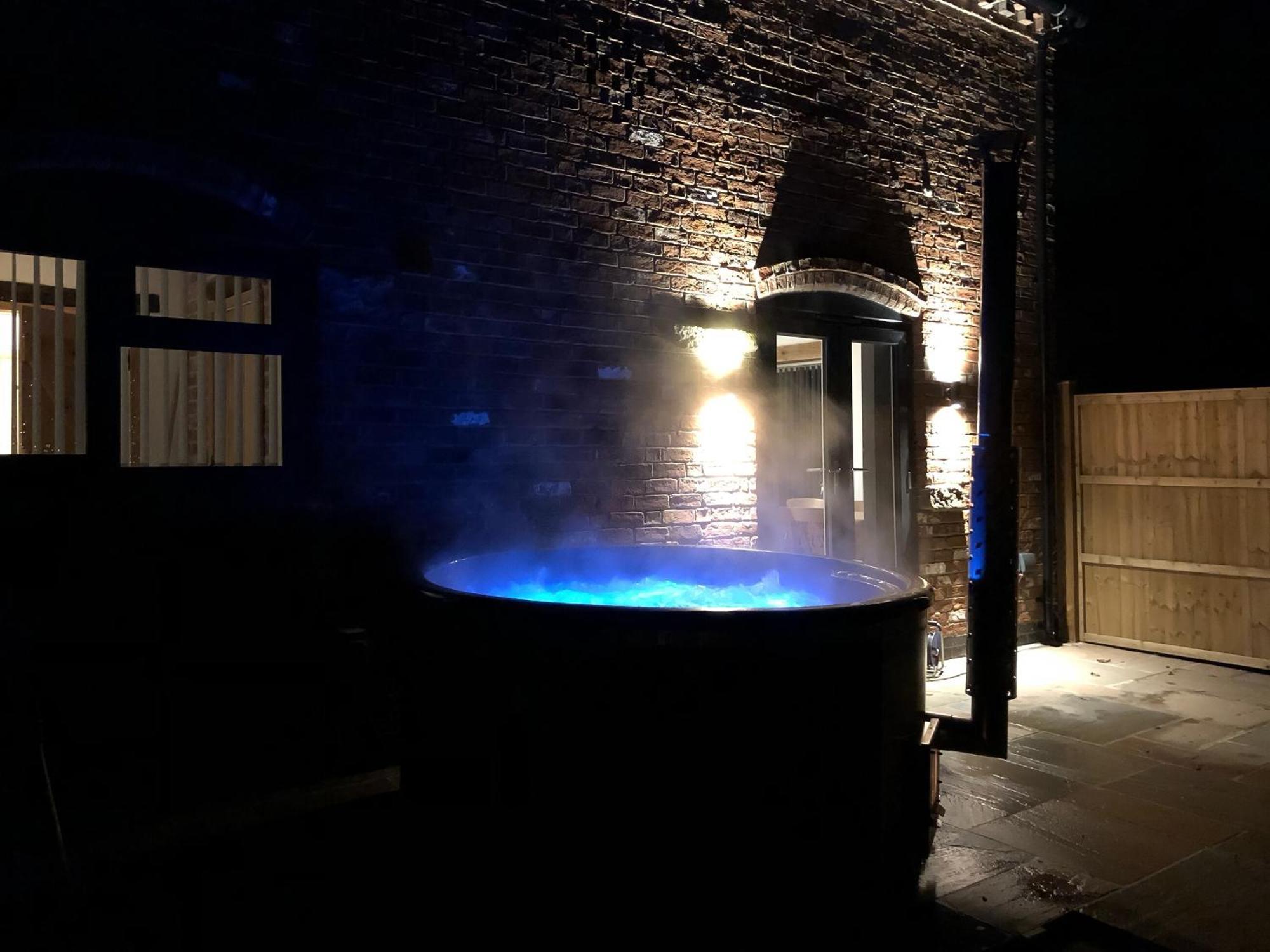 Вилла Babbling Brook Barn Abbots Bromley Экстерьер фото